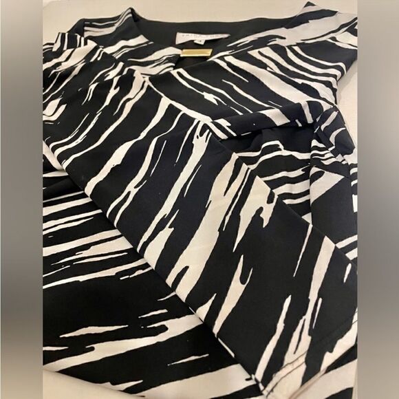 Trina Turk Zebra Print long Sleeve Dress - Picture 4 of 6